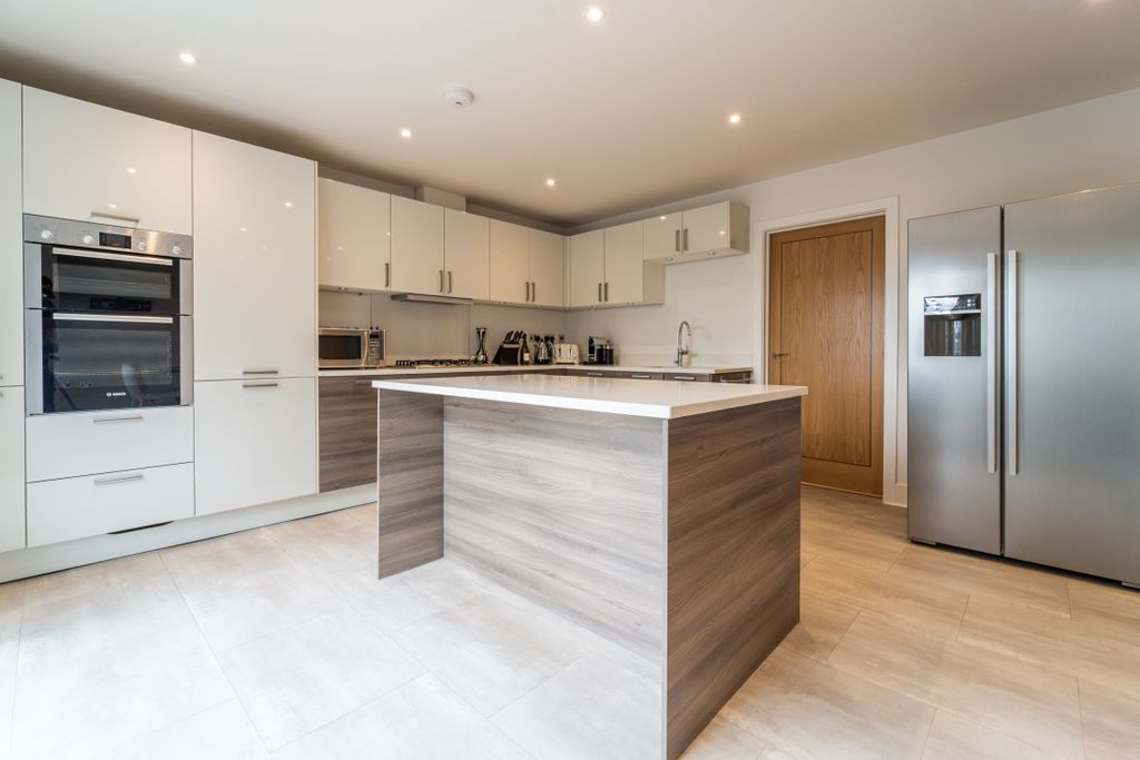 Property photo 3 of 20 38 Birchwood Rd- By Ben Parker-14