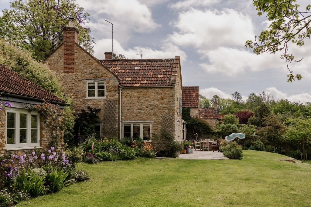 Property photo 1 of 39