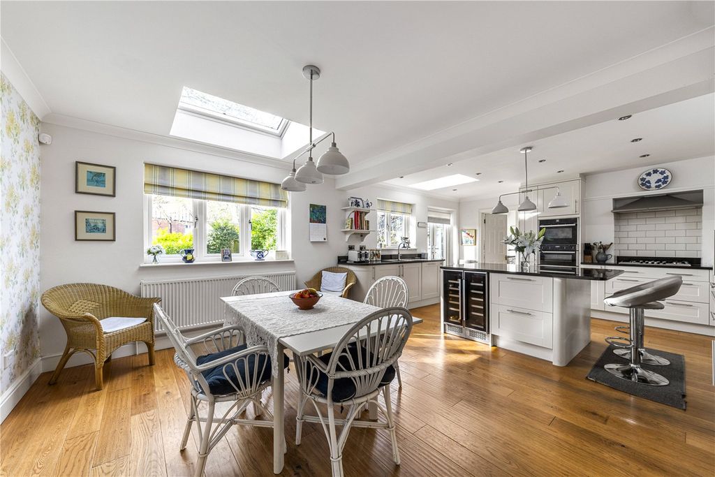 Property photo 2 of 31 Kitchen