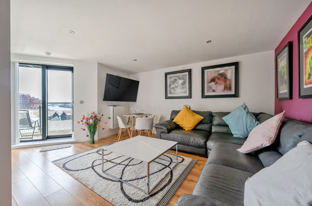 Property photo 2 of 14 1439484-18-69d790...