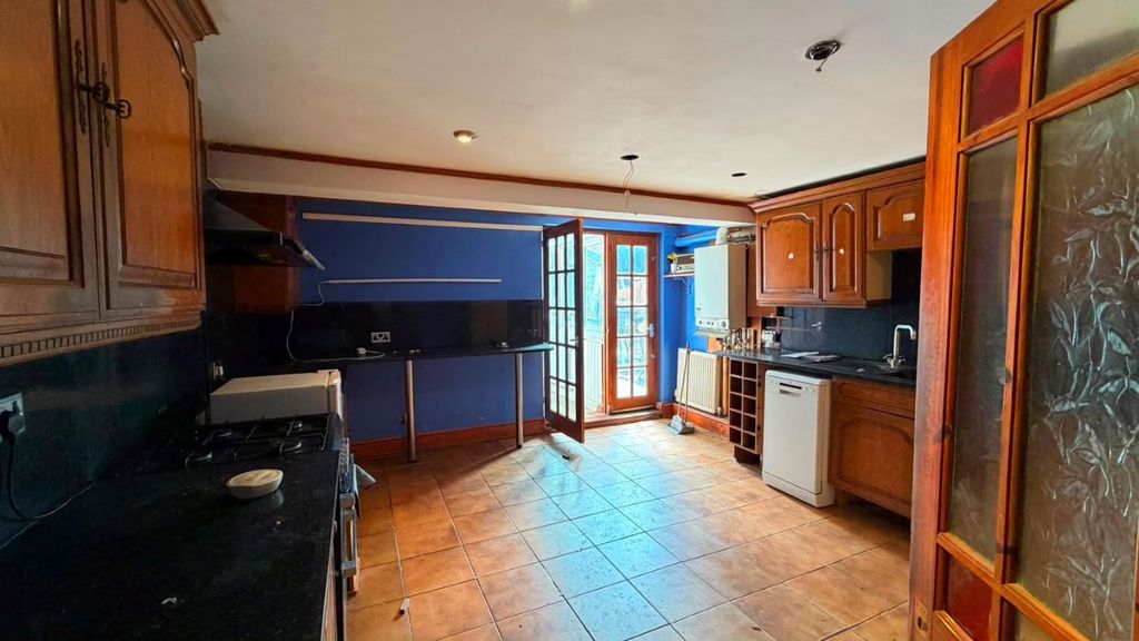 Property photo 2 of 31