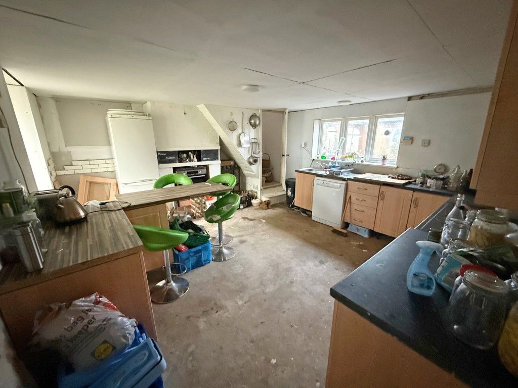 Property photo 3 of 17 Kitchen With Breakfast Bar