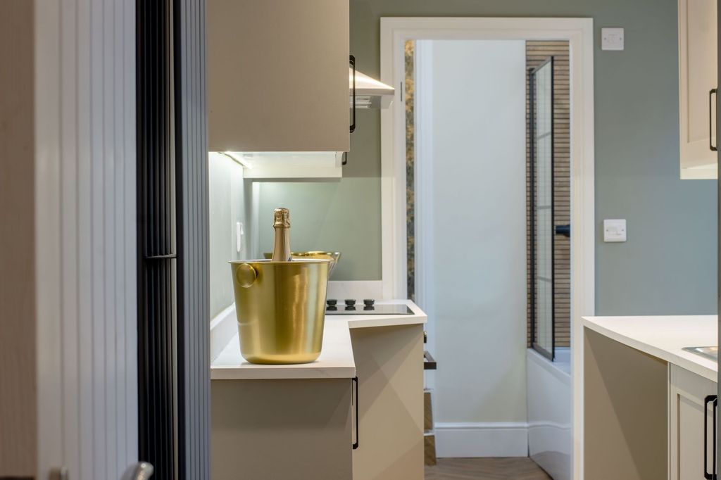 Property photo 3 of 31