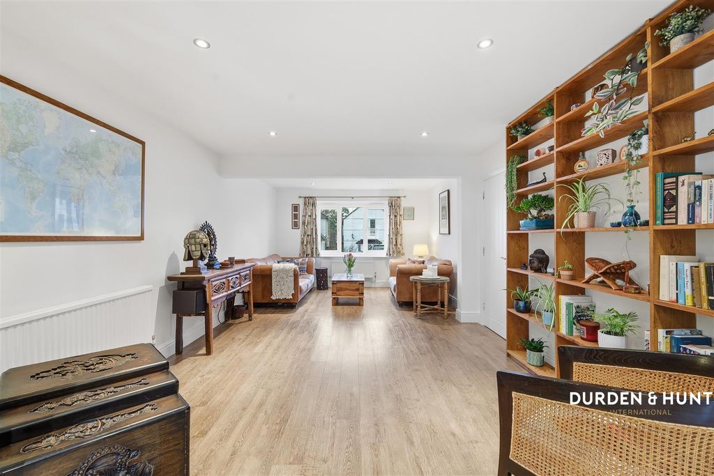 Property photo 3 of 23 Woodland Road