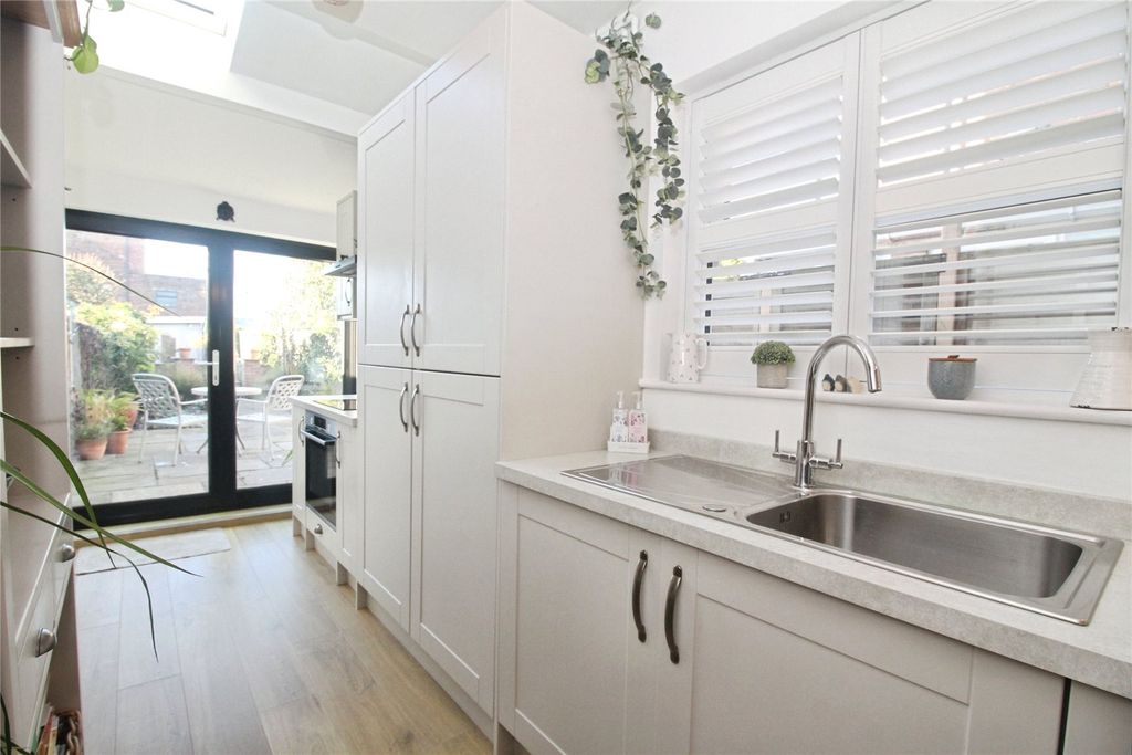 Property photo 2 of 16 Living Kitchen