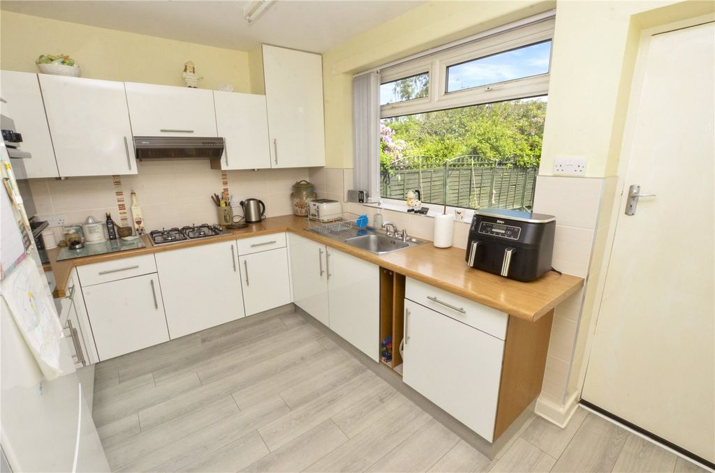 Property photo 3 of 20 Kitchen