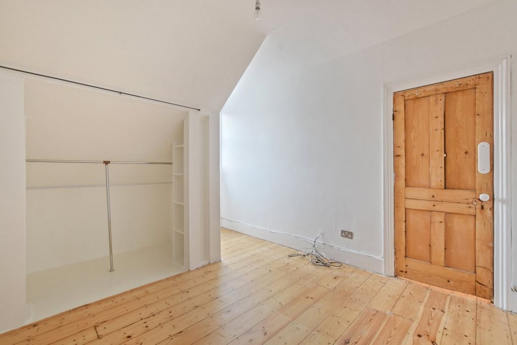 Property photo 2 of 8 Drylands Road (8)