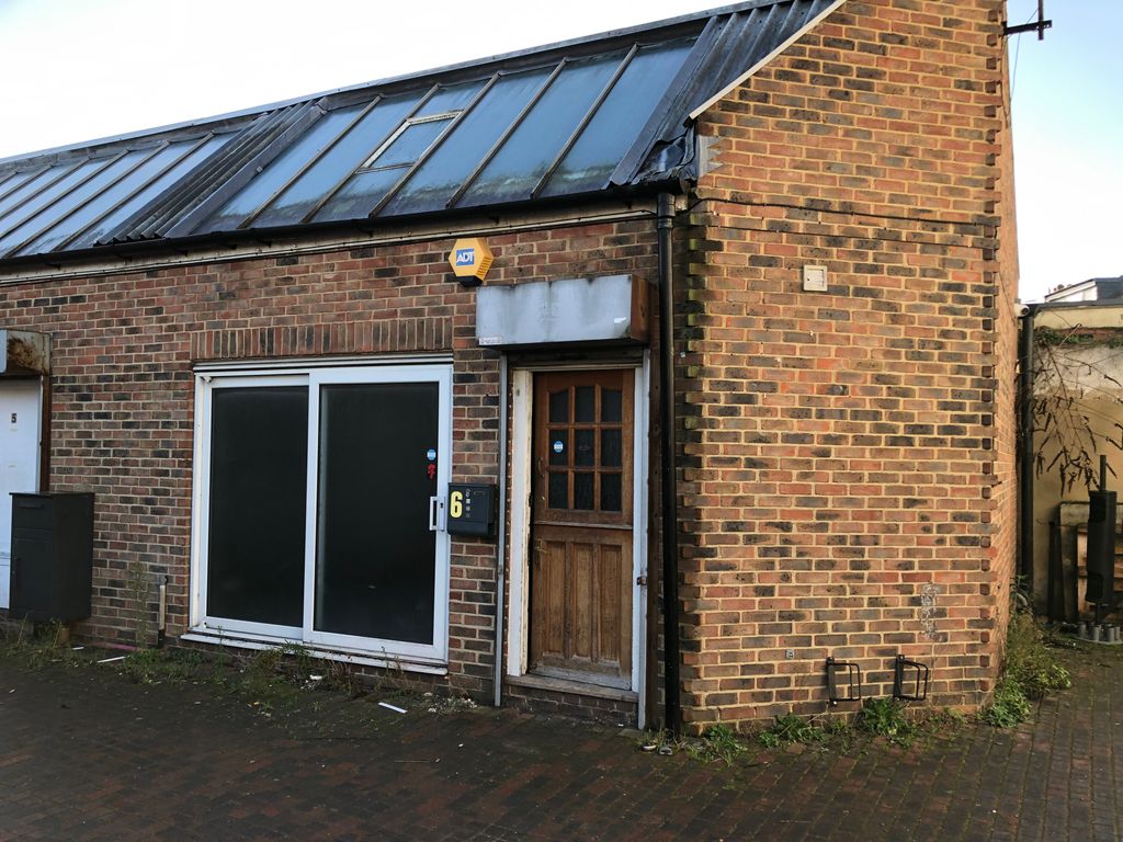 Property photo 1 of 2