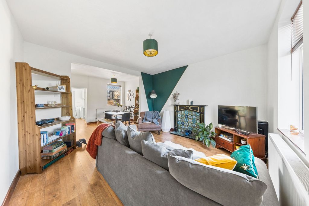 Property photo 2 of 16