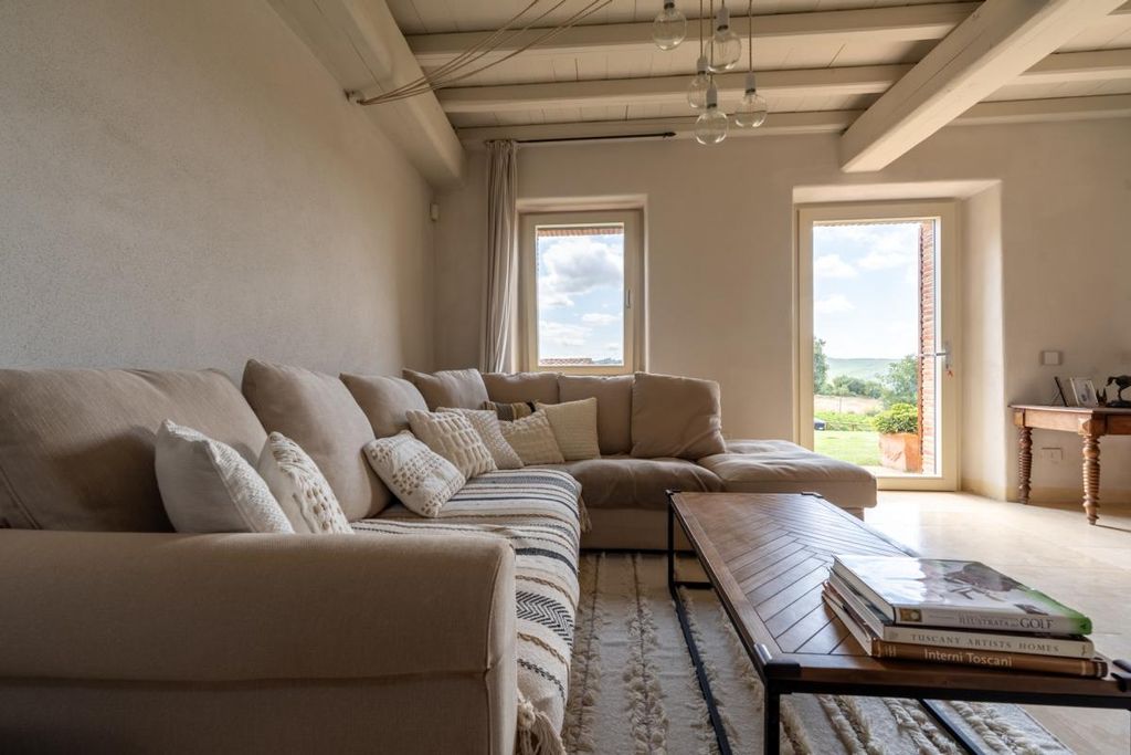 Property photo 2 of 40