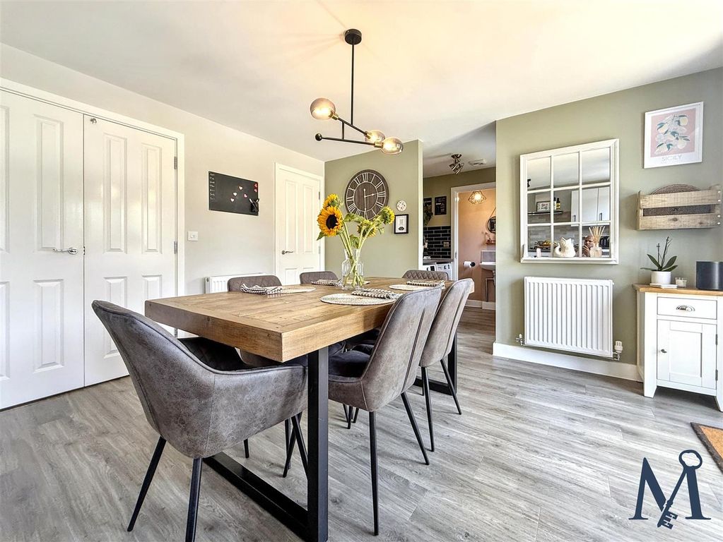Property photo 3 of 25 Kitchen Diner