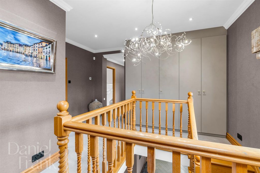 Additional image 21 of 5 bed detached house for saleWest View, Loughton IG10