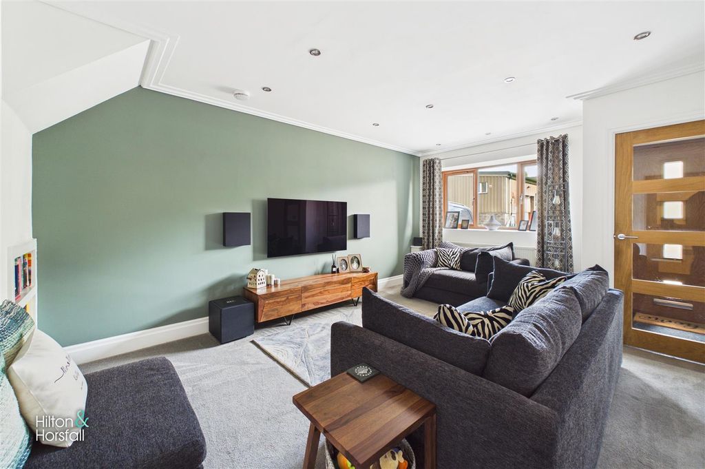 Property photo 2 of 20 Black Carr