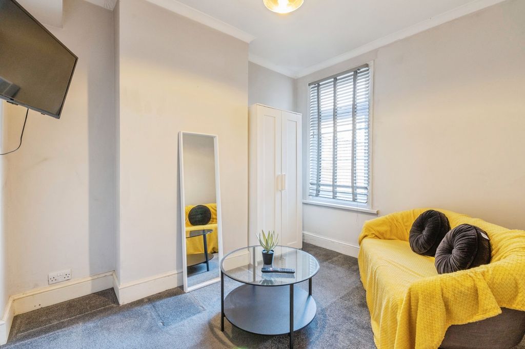 Property photo 3 of 12 Pbox-Img.Jpg
