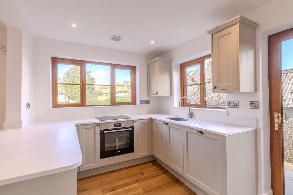 Property photo 3 of 7 5525972