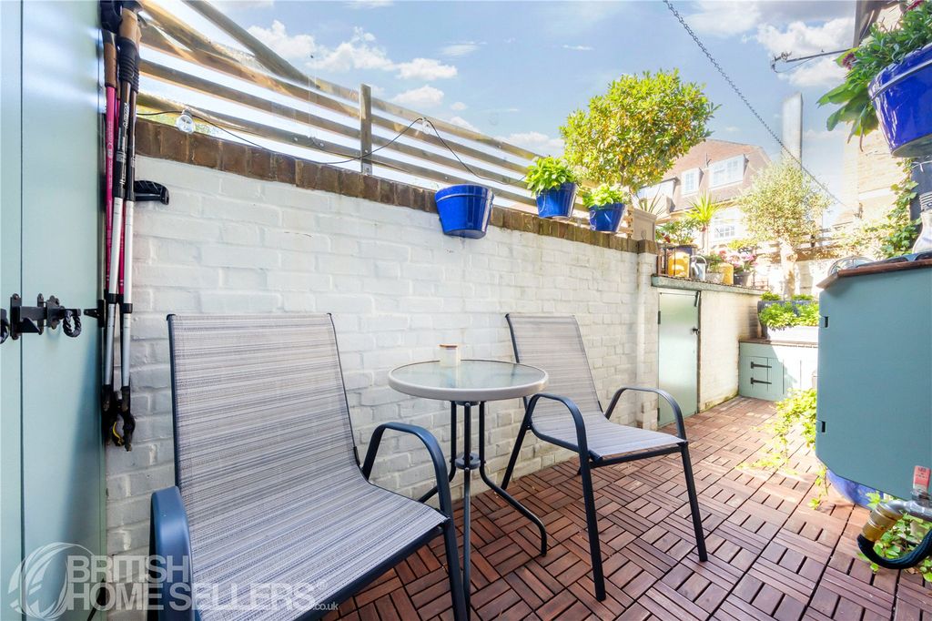 Property photo 2 of 19 Picture No. 18