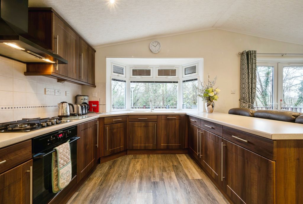 Property photo 3 of 15 Fitted Kitchen