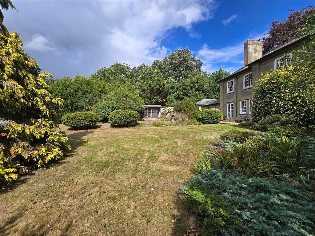 Property photo 3 of 31 Garden