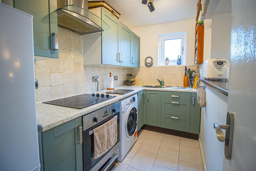 Property photo 3 of 6 Kitchen