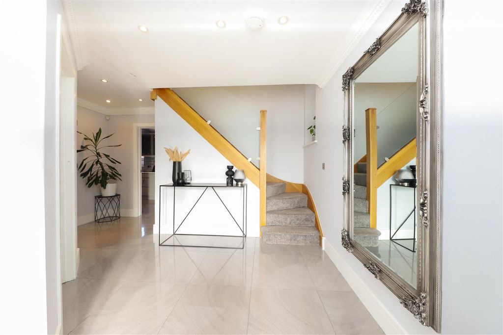 Property photo 3 of 23 Hall