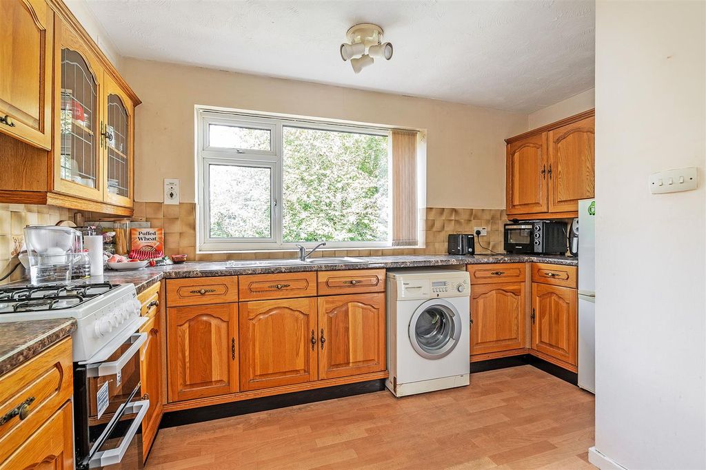 Property photo 3 of 13 6 Keresley Close_2.Jpg