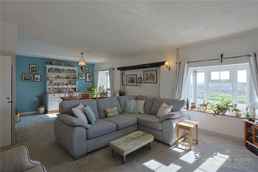 Property photo 3 of 17 4272902