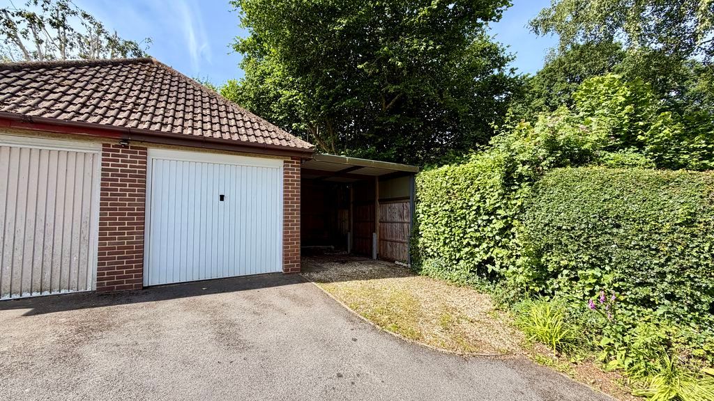 Property photo 3 of 19 Garage And Carport