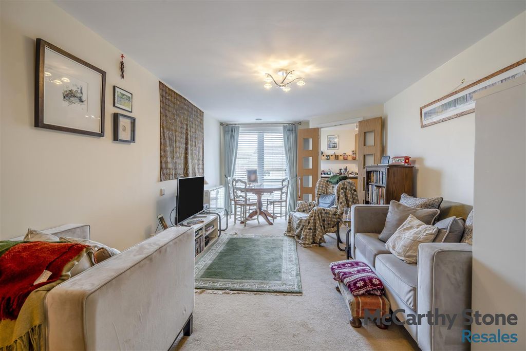 Property photo 2 of 25 8696948-Interior01.Jpg