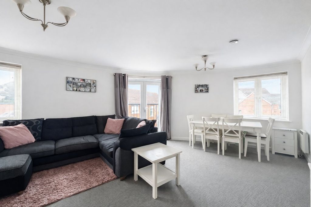 Property photo 3 of 12