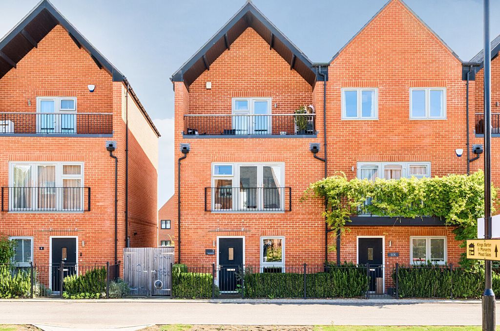 Property photo 1 of 15 1349609-1-68c4147...