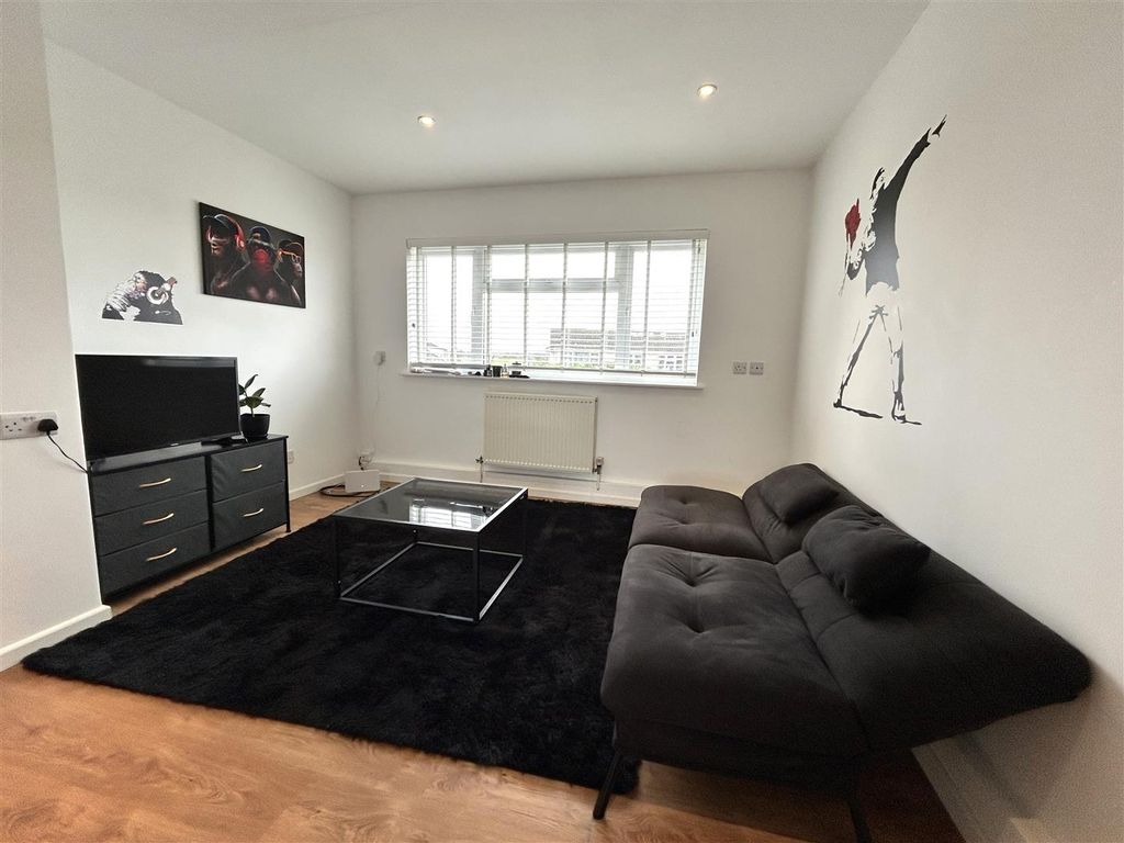 Property photo 2 of 11 Img_8102.Jpeg