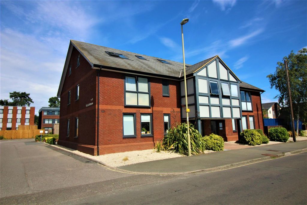 Property photo 1 of 3