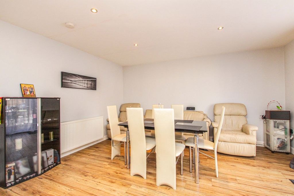 Property photo 3 of 15 Lounge/Diner