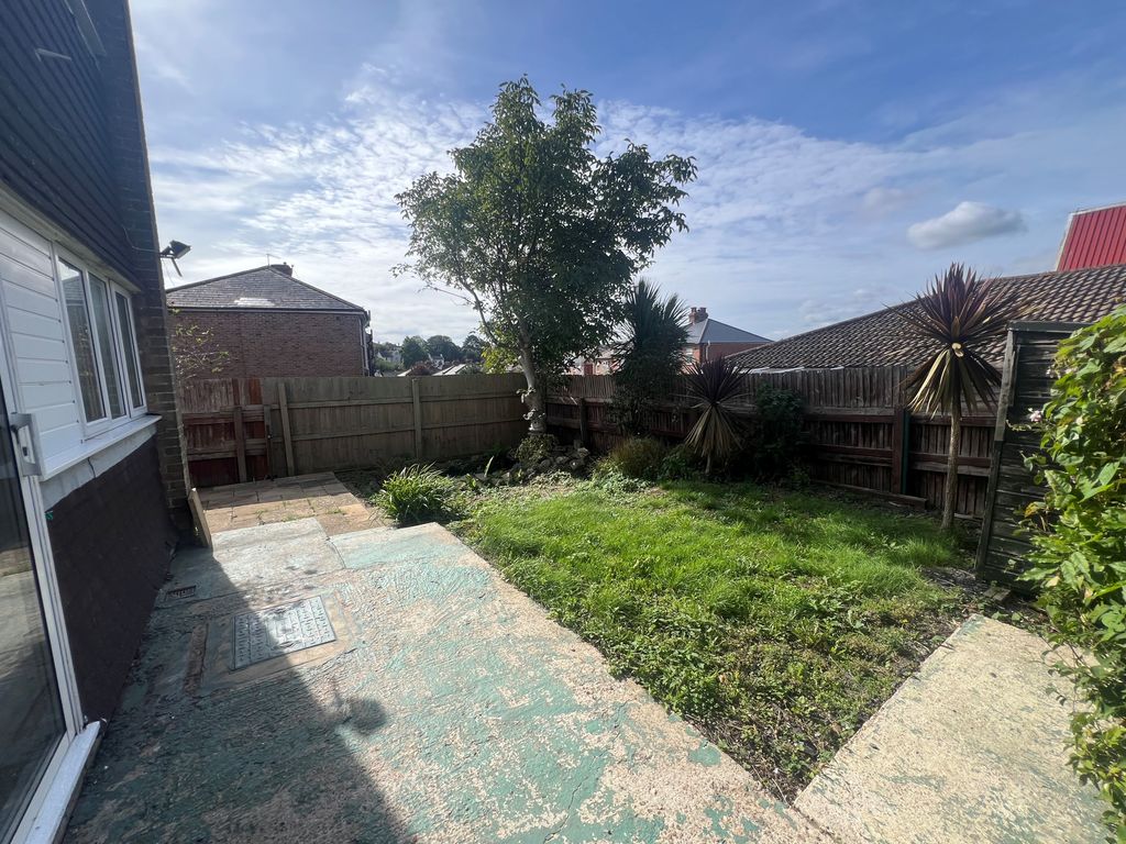 Property photo 2 of 18 Garden