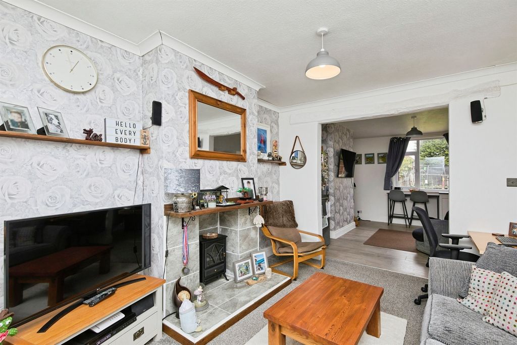 Property photo 2 of 17