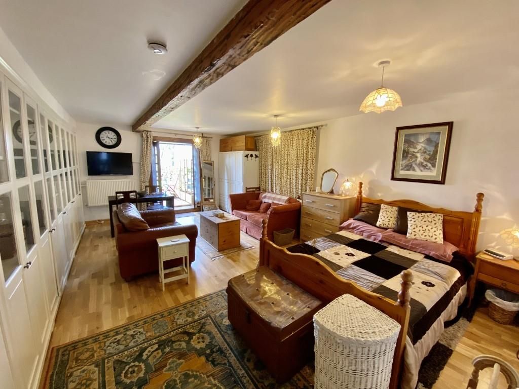 Property photo 3 of 7 Open-Plan Lounge/Bedroom