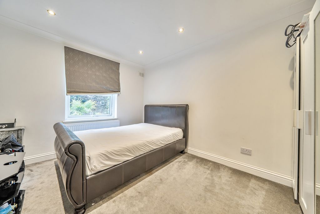 Property photo 3 of 22 1407049-6-698203B...