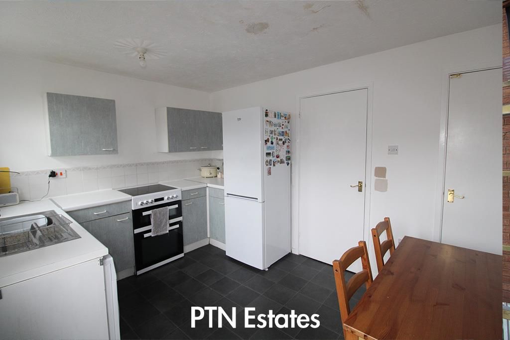 Property photo 3 of 8 Kitchen.Jpg