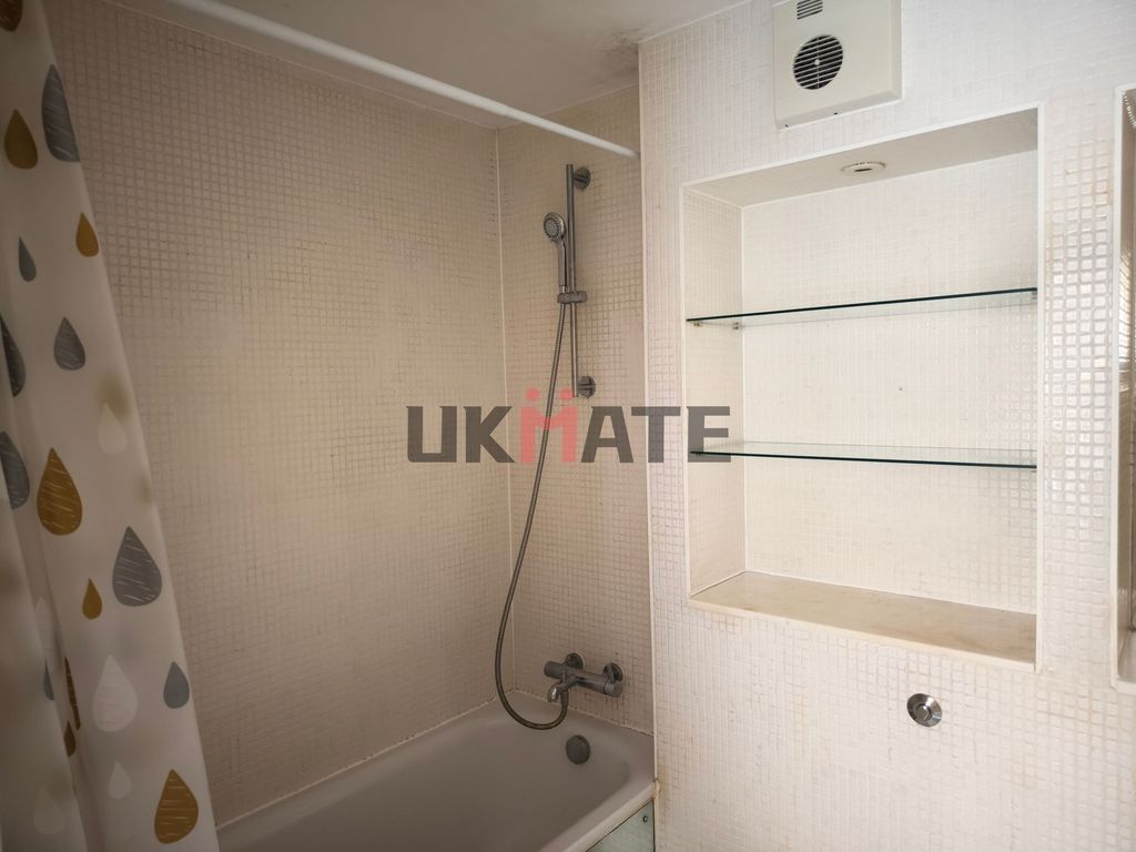 Property photo 1 of 9 A Standard Bathroom Featuring A Bathtub With A Sho...