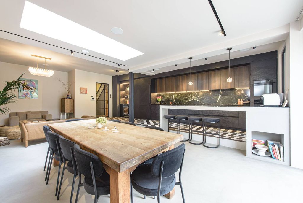 Property photo 3 of 18