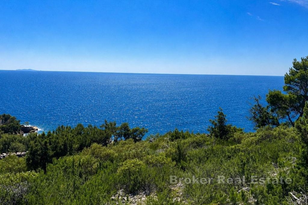 Property photo 1 of 3 Building Land With Panoramic Sea Views