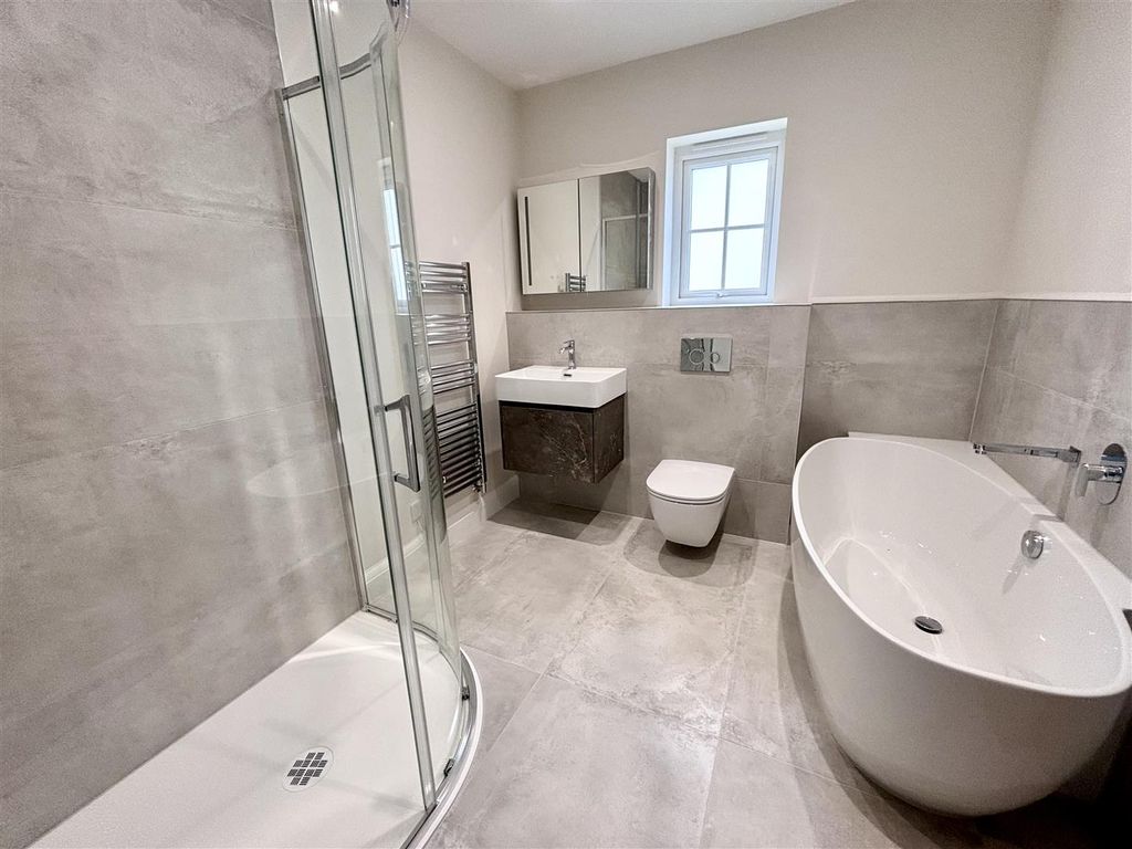 Property photo 3 of 32