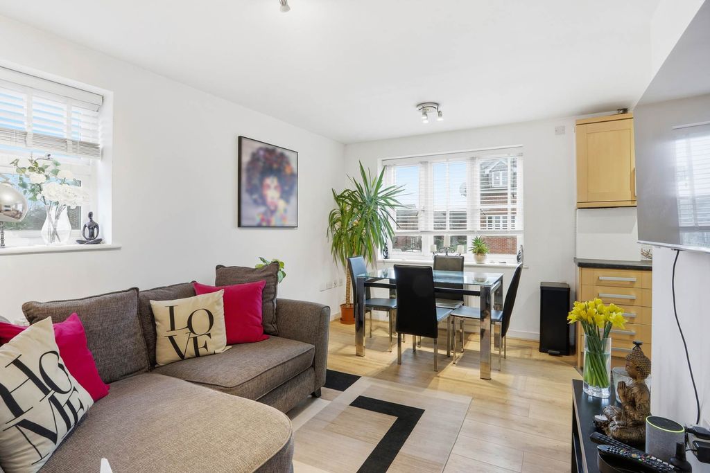 Property photo 2 of 25