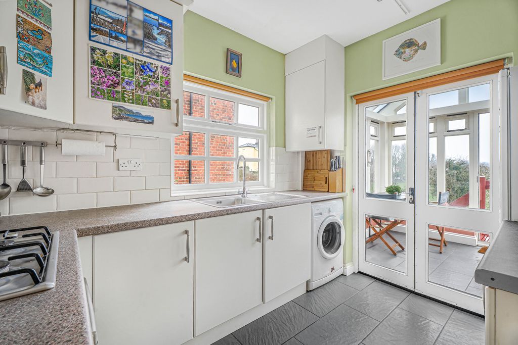 Property photo 3 of 17 Kitchen