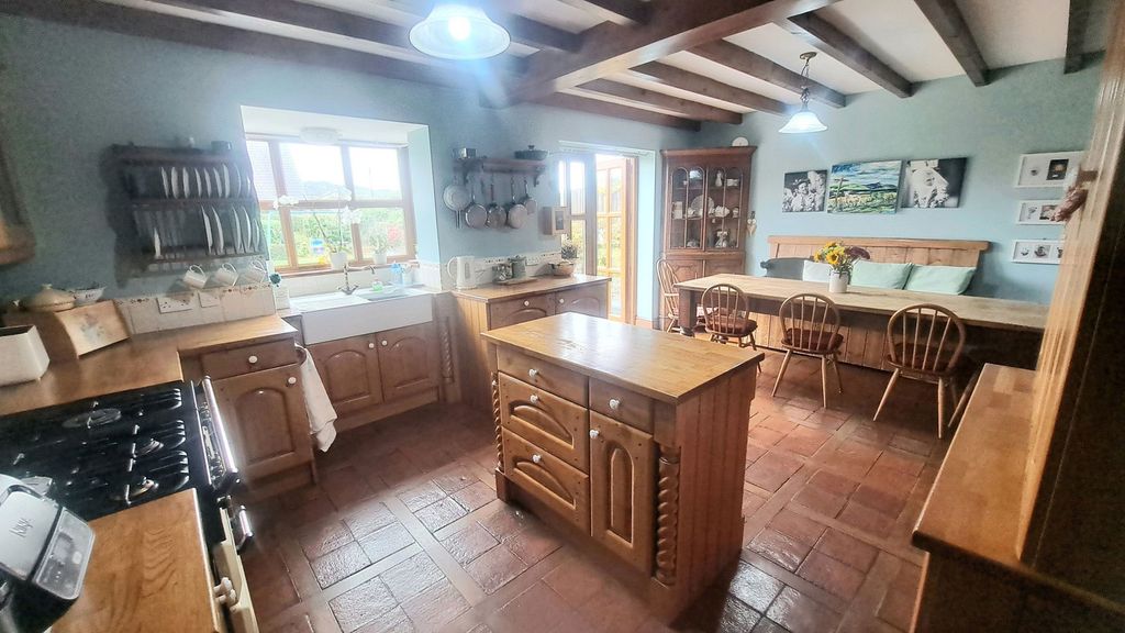 Property photo 2 of 37