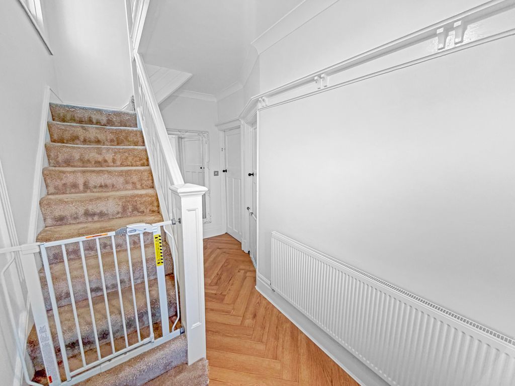 Property photo 2 of 25