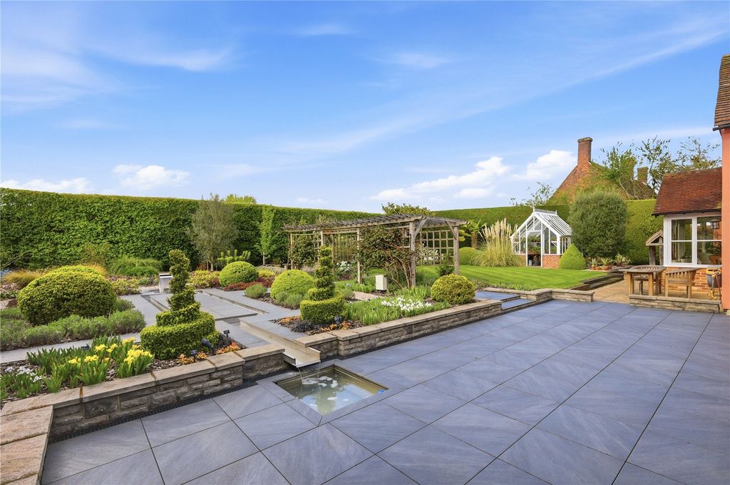 Property photo 2 of 21 Garden