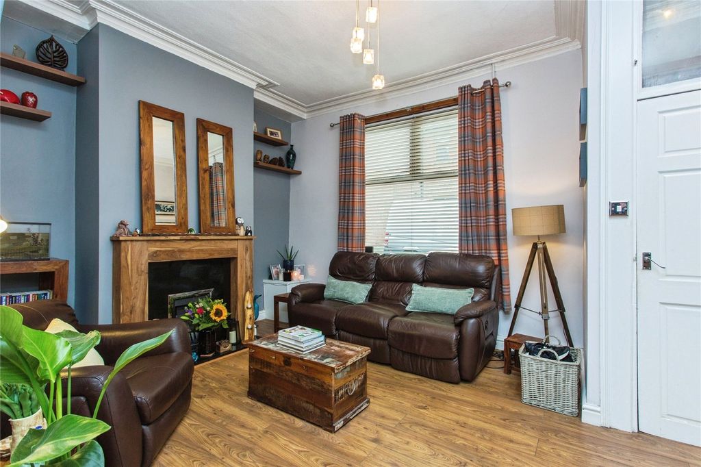 Property photo 2 of 17 Lounge
