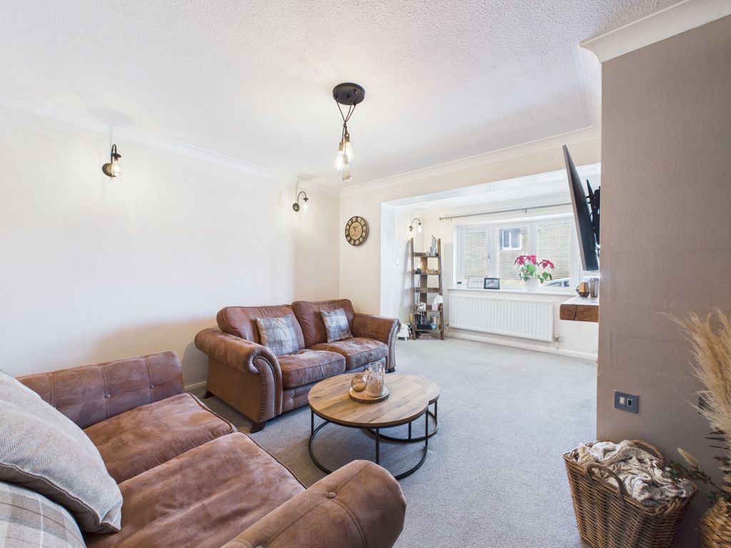 Property photo 3 of 28