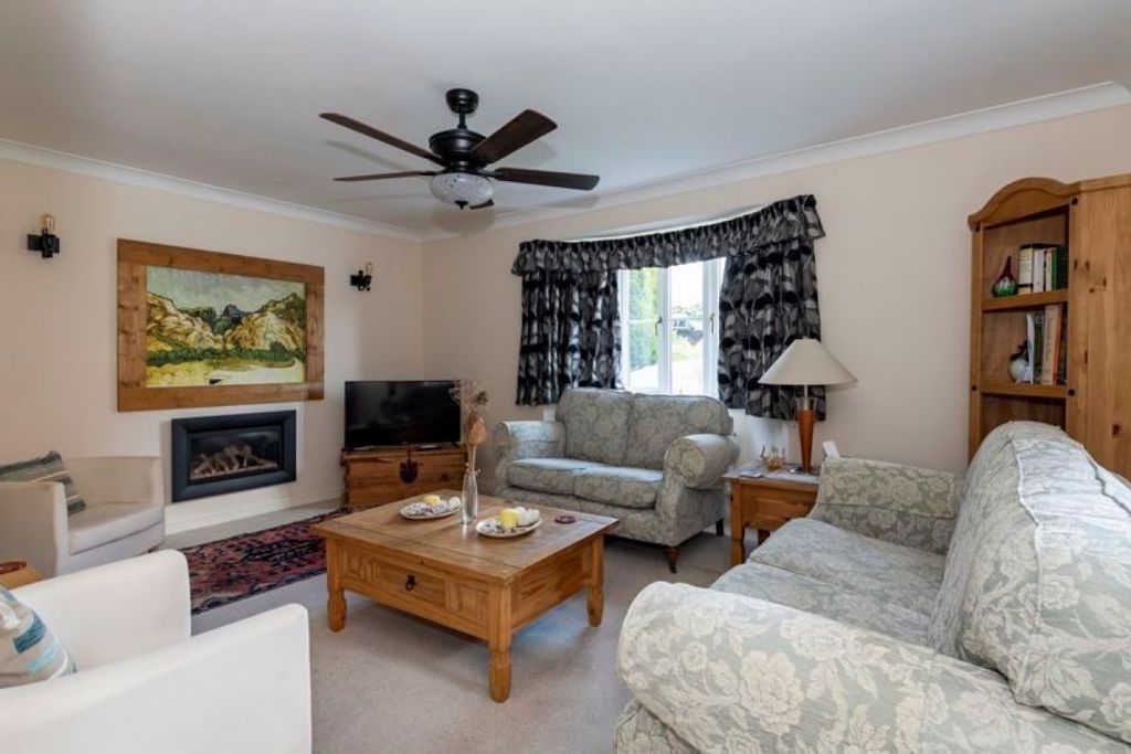 Property photo 3 of 16